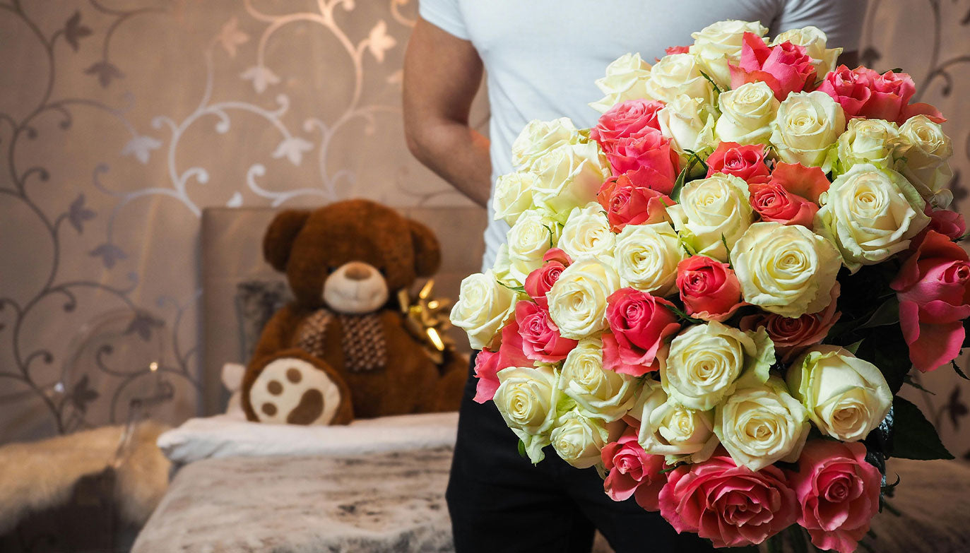 Entdecken Sie die geheimen Bedeutungen der Rosenfarben! Erfahren Sie, wie jede Rosenfarbe eine einzigartige Botschaft übermittelt und besondere Emotionen weckt.