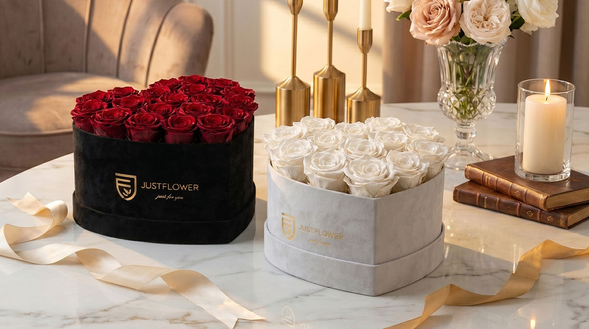 Rosenbox Herz mit roten und weissen Infinity Rosen in luxuriöser Herzform – elegantes Geschenk von JustFlower