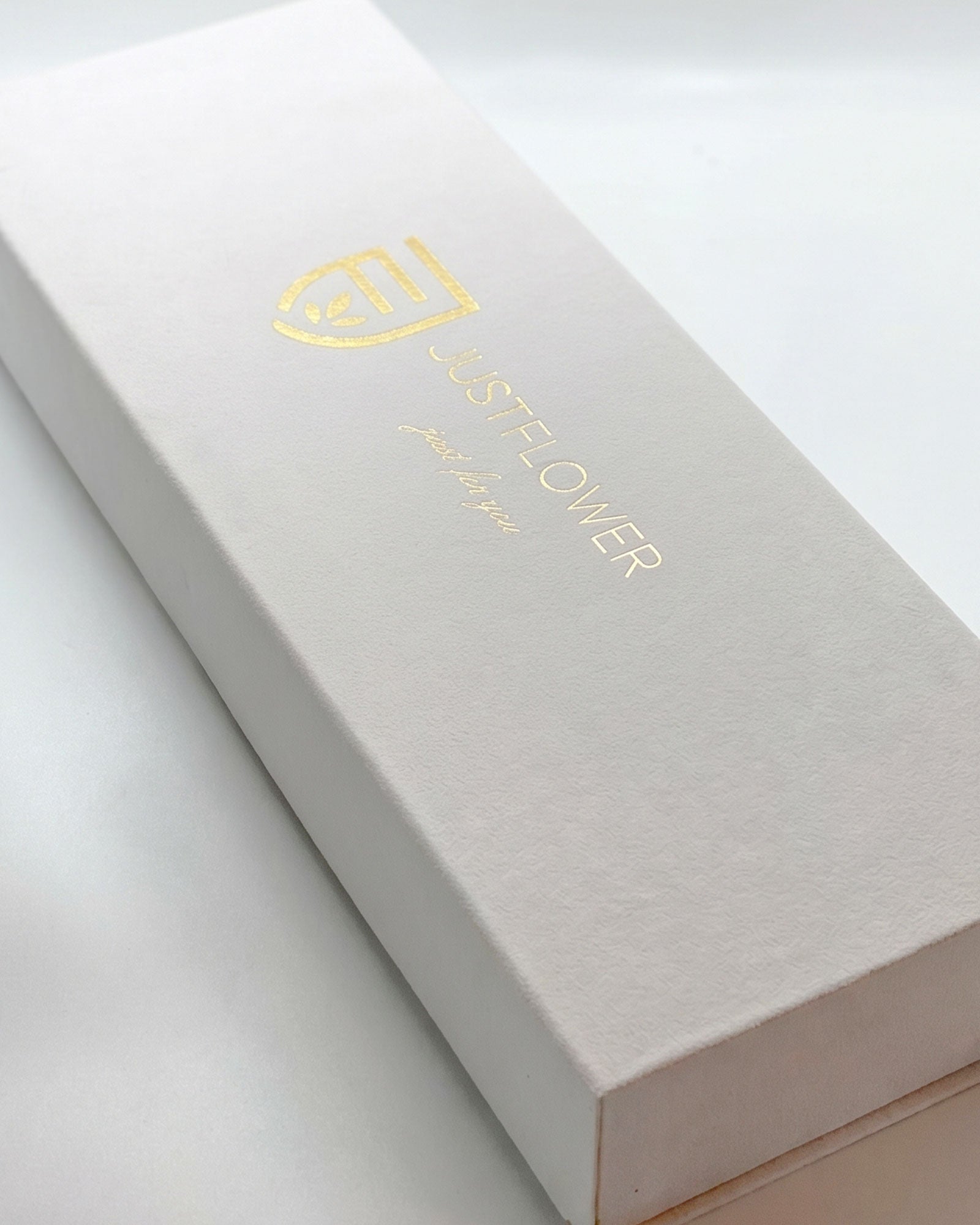 Flowerbox in Weiss für die frische Rosen in luxuriöser Velvet Rosenbox – JustFlower Schweiz