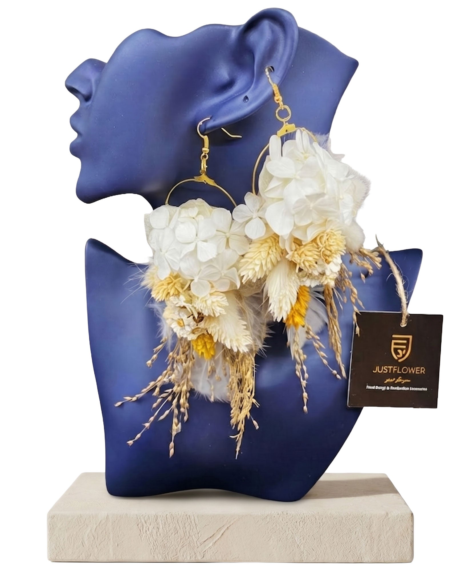 Handgefertigte Ohrringe mit Trockenblumen im Boho-Stil in natürlichen Farben