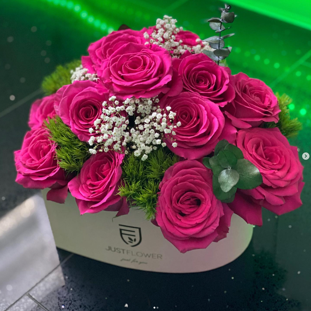 Flowerbox Herz mit pinken Rosen als romantische Geschenkidee im Rosenbox Stil – JustFlower