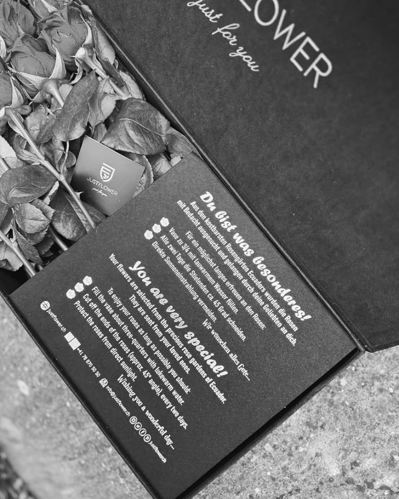 Detailaufnahme einer luxuriösen Flowerbox mit Rosen – hochwertiges Design von JustFlower