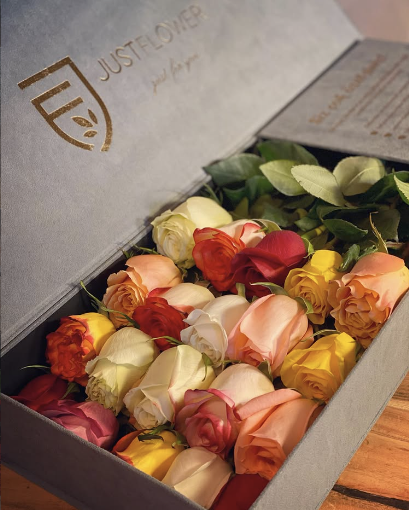 Flowerbox mit gemischten Rosen in eleganter Geschenkbox – JustFlower Schweiz