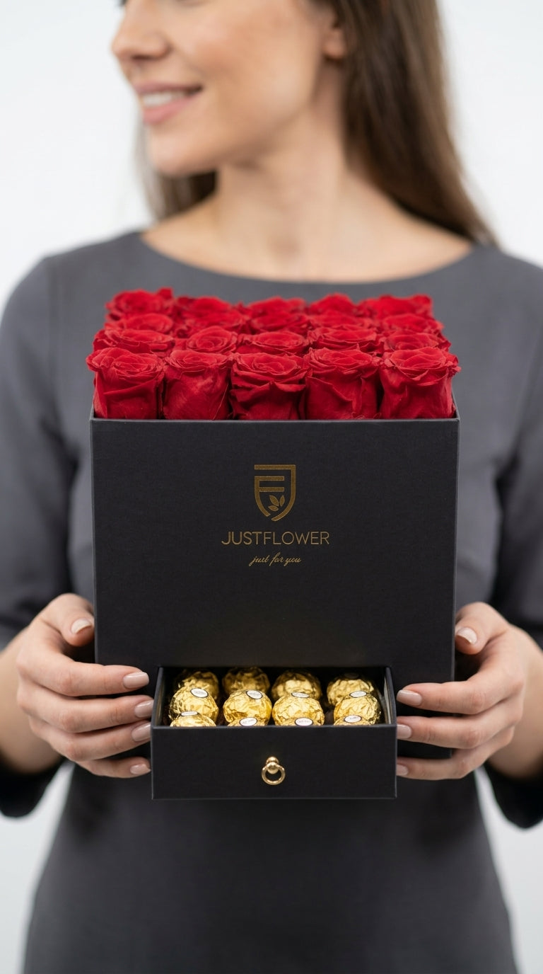 Rosenbox Eckig in Schwarz mit roten Infinity Rosen und Pralinen – elegante Rosenbox als Geschenk bei JustFlower entdecken