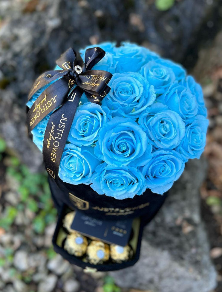 Rosenbox Rund mit blauen Infinity Rosen – auffällige und exklusive Geschenkidee