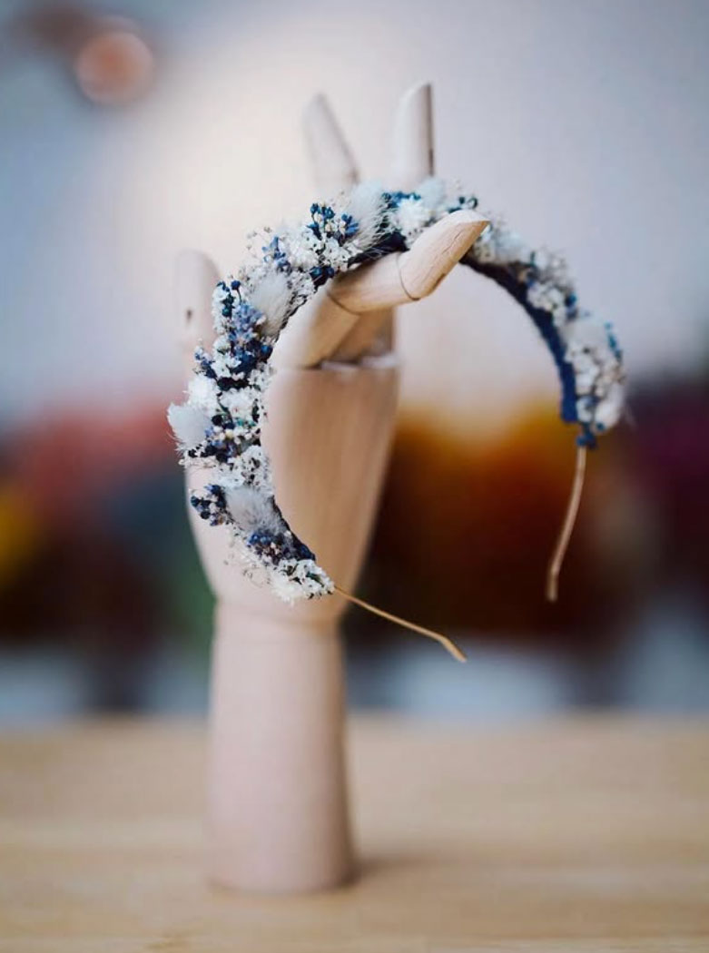 Haarschmuck mit Trockenblumen – handgefertigter Blumen Haarreif für Hochzeit und besondere Anlässe