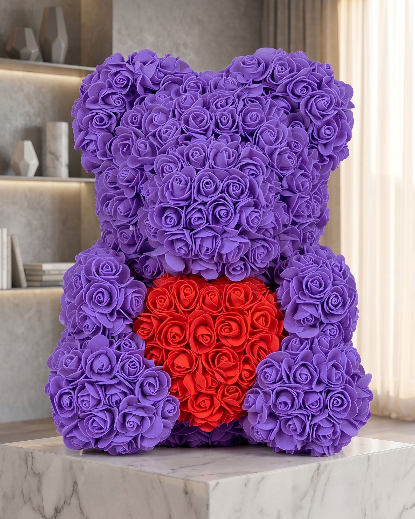 Rosenbärr 40 cm violett mit rotem Herz als stilvolle Dekoration und Geschenkidee im Wohnraum