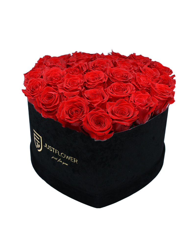 Rosenbox mit Infinity Rosen in Rot – Ein luxuriöses Herz aus konservierten roten Rosen, das leidenschaftliche Liebe und Eleganz verkörpert. Ideal für romantische Gesten oder als besonderes Geschenk. Entdecken Sie diese exklusive Rosenbox bei JustFlower.ch.