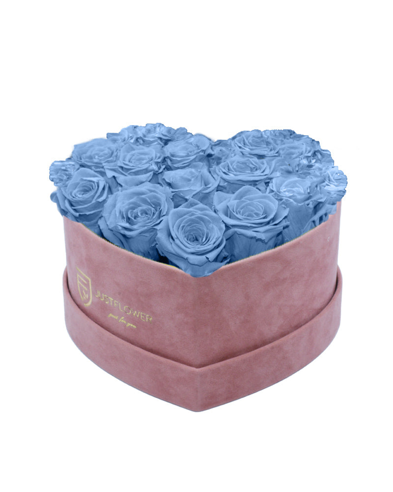 Infinity Rosenbox Herz mit Infinity hellblauen Rosen – Entdecken Sie die Schönheit der ewigen hellblauen Rosen in dieser exquisiten Infinity Rosenbox. Die konservierten Rosen in einem zarten blauen Farbton bieten eine langanhaltende Eleganz und vereinen sich mit der edlen Velvet Rosenbox zu einem perfekten Geschenk für besondere Anlässe. Bestellen Sie jetzt Ihre Infinity Rosenbox bei JustFlower.ch und verschenken Sie die zeitlose Schönheit von ewigen Rosen.