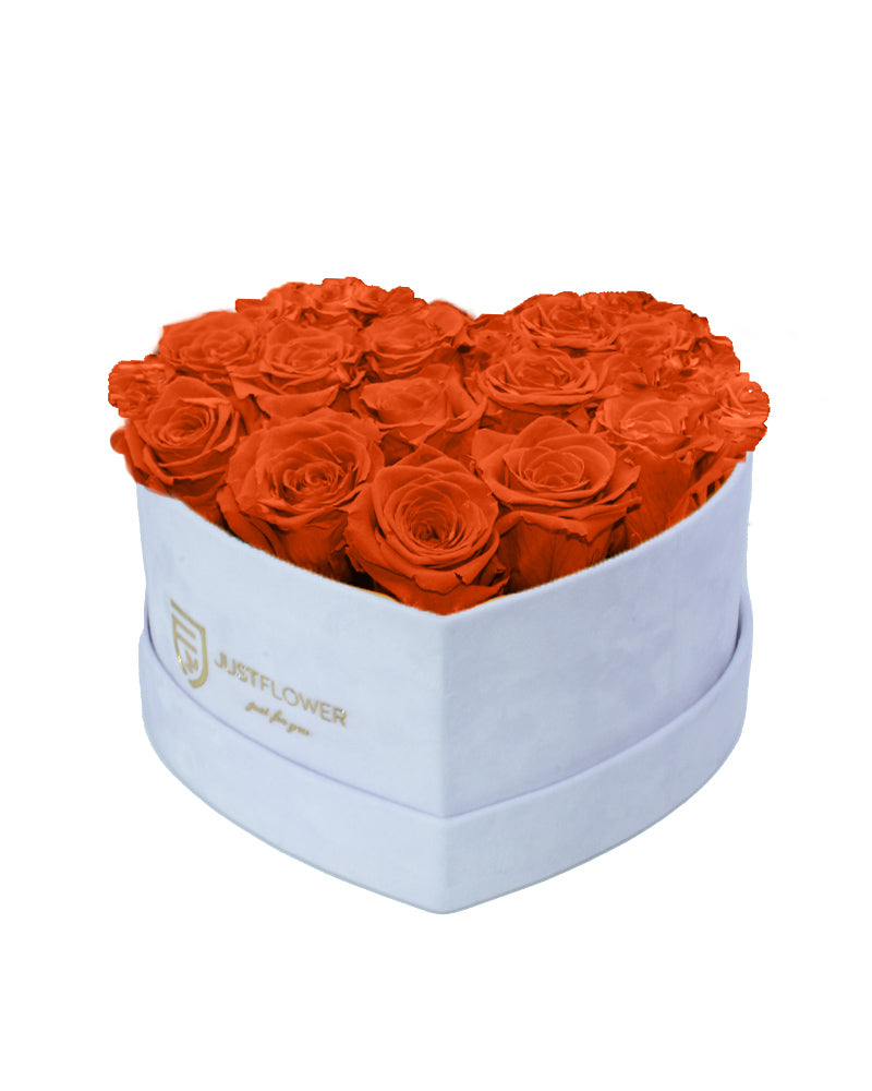 Rosenbox Herz mit Infinity orangen Rosen – Diese lebendigen ewigen Rosen in leuchtendem Orange verpackt in einer eleganten weißen Herzbox bringen Farbe und Frische in jeden Raum. Bestellen, verschenken oder kaufen Sie diese außergewöhnliche Rosenbox mit konservierten Rosen bei JustFlower.ch.