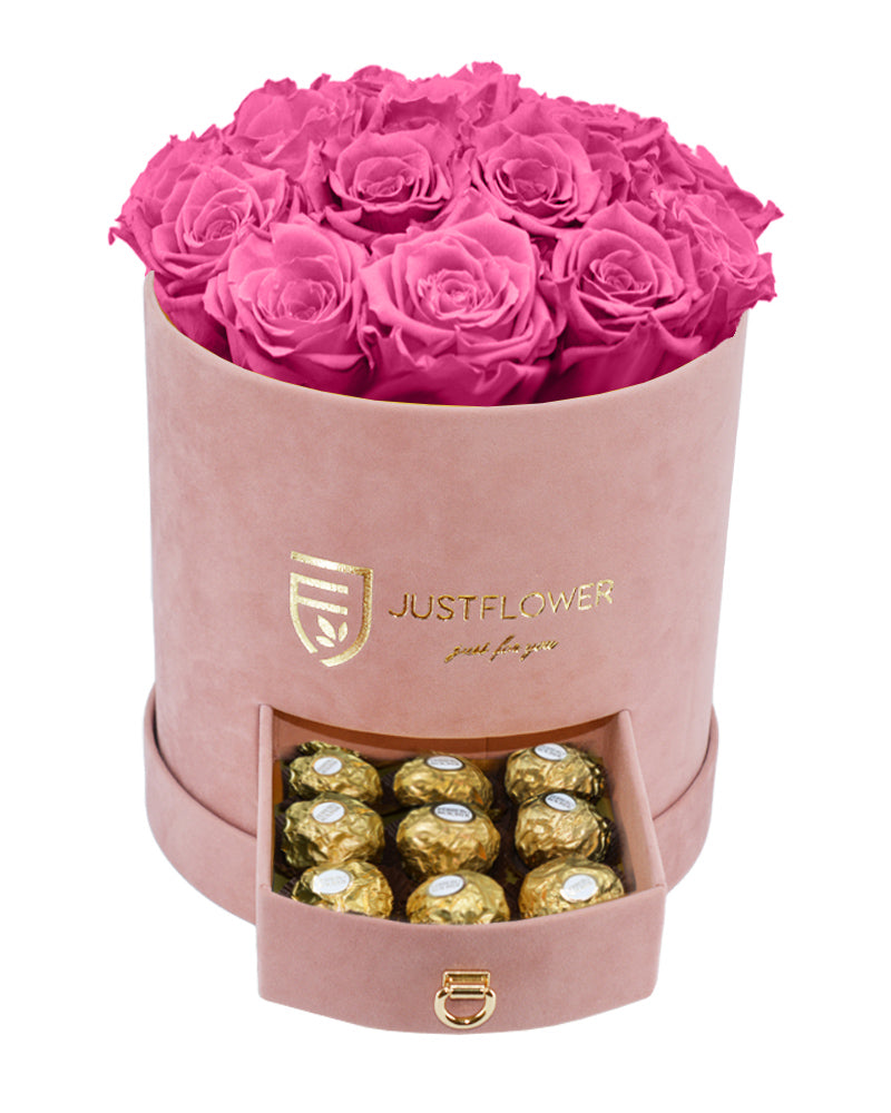 Rosenbox mit Baby-Pink Infinity Rosen und Ferrero Rocher – Bestellen Sie diese stilvolle Rosenbox mit konservierten Rosen und Pralinen bei JustFlower.ch!