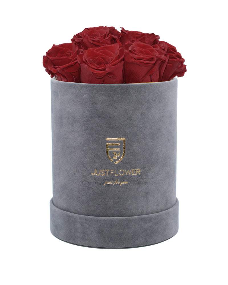 Hochwertige Rosenbox mit konservierten ewigen Rosen. Holen Sie sich Ihre Infinity Rosen bei JustFlower.ch.