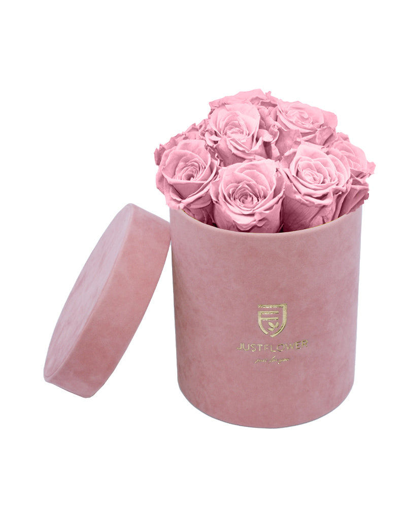 Rosenbox mit konservierten rosafarbenen Rosen, perfekt verpackt in einer zarten rosa Rosenbox. Erleben Sie die edle Schönheit von Infinity Rosen und bestellen Sie noch heute bei JustFlower.ch.
