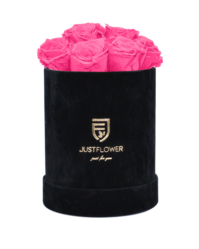 Rosenbox mit pinken konservierten Rosen in hochwertiger schwarzer Velvet-Rosenbox. Perfekt für besondere Anlässe. Bestellen Sie diese exklusive Infinity Rosenbox jetzt bei JustFlower.ch.