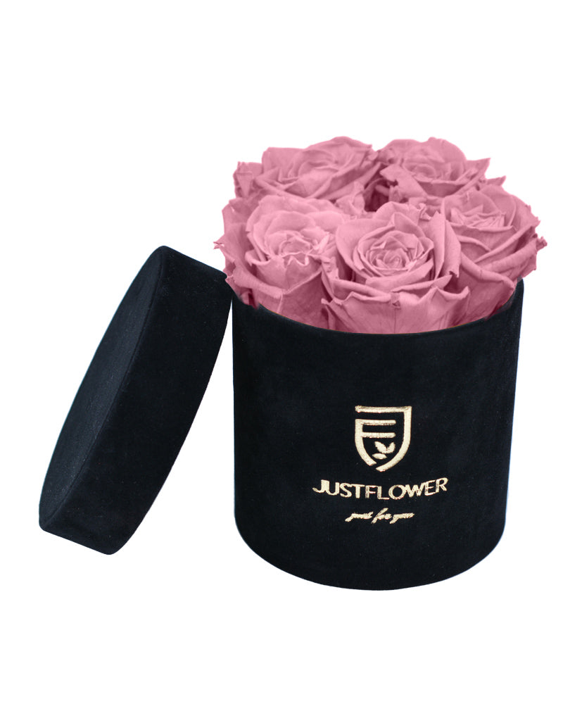 Rosenbox mit ewigen Infinity Rosen für luxuriöse Momente. Bestellen Sie Ihre konservierte Rosenbox bei JustFlower.ch und erleben Sie außergewöhnliche Schönheit.