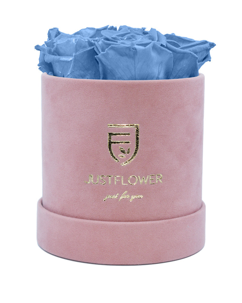 Luxuriöse Rosenbox mit konservierten Infinity Rosen. Bestellen Sie Ihre ewige Rosenbox bei JustFlower.ch und verleihen Sie Ihrem Raum Eleganz.