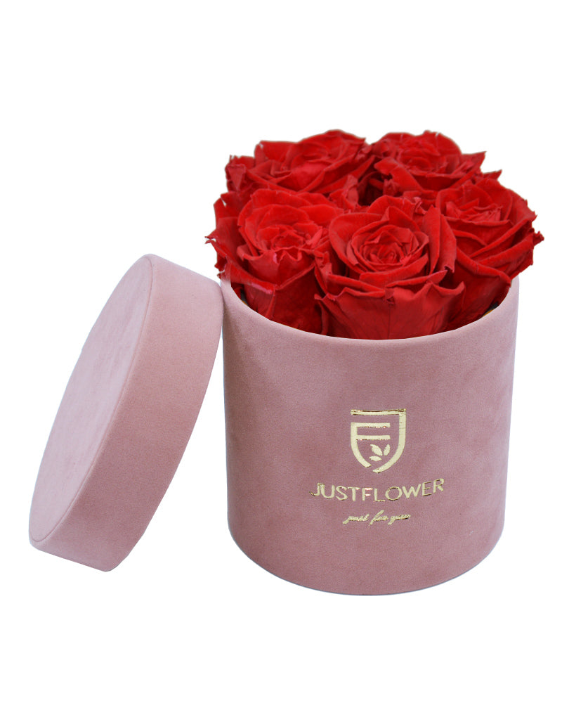 Rosenbox mit ewigen Rosen für einen stilvollen Moment. Bestellen Sie Ihre Infinity Rosen bei JustFlower.ch und überraschen Sie Ihre Liebsten.