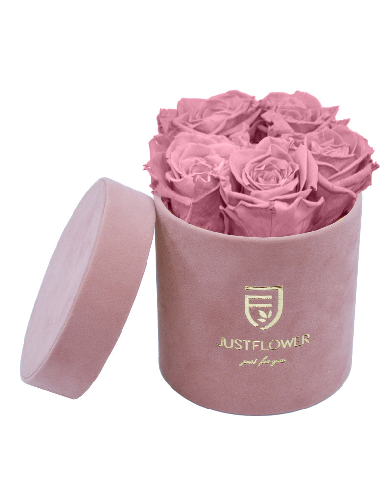 Elegante Rosenbox mit konservierten Infinity Rosen. Bestellen Sie Ihre ewigen Rosen bei JustFlower.ch und zaubern Sie ein Lächeln.